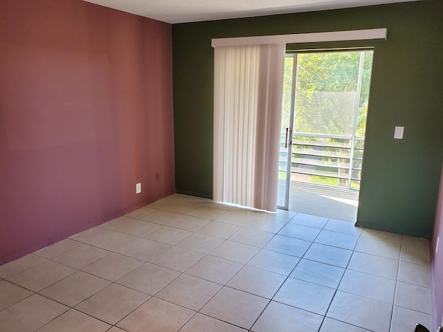 unfurnished room featuring light tile patterned flooring