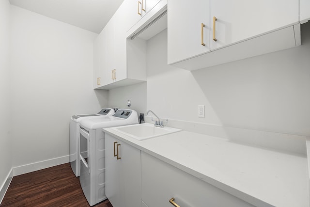 laundry room with sink, dark hardwood / wood-style flooring, cabinets, and independent washer and dryer