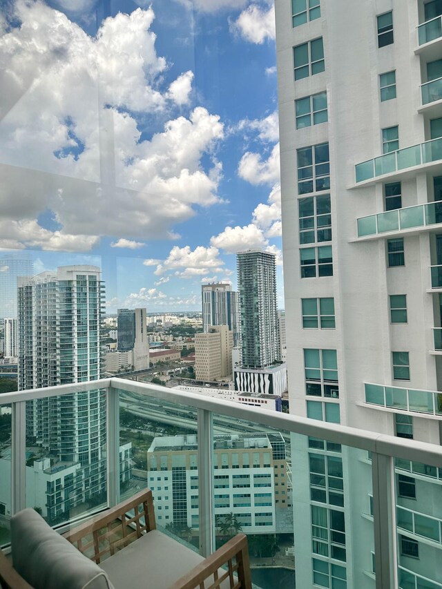 41 SE 5th St Unit 2017, Miami, FL 33131 - balcony featuring a city view