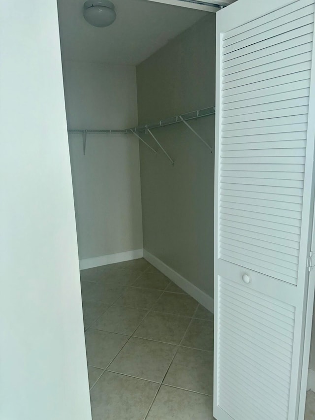 spacious closet featuring light tile patterned floors