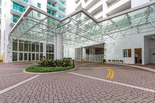 41 SE 5th St Unit 2017, Miami, FL 33131 - view of decorative street featuring curbs