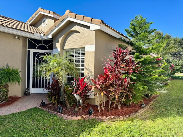 exterior space featuring a lawn