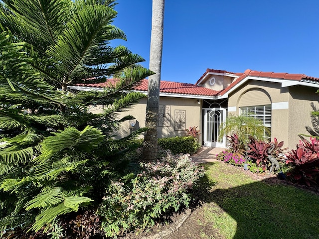 exterior space featuring a lawn