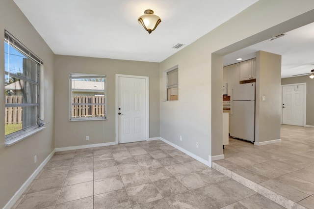 entrance foyer with ceiling fan