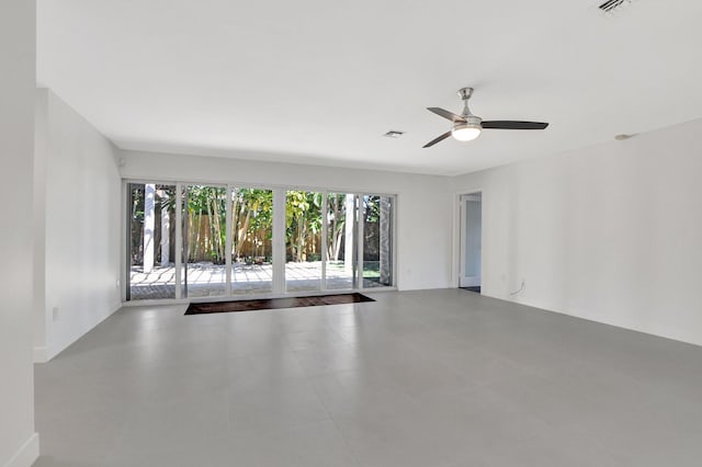 empty room with ceiling fan