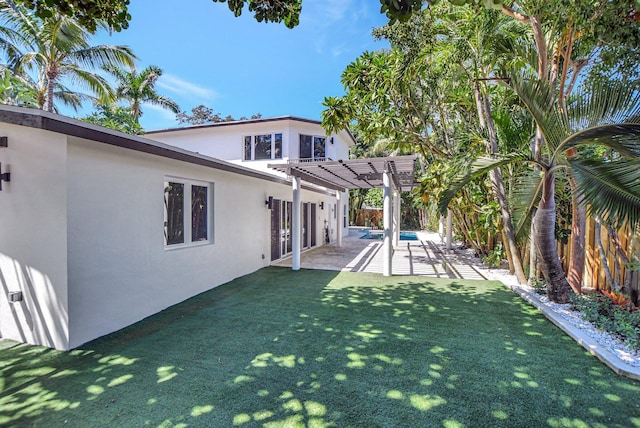 view of yard featuring a patio and a pergola