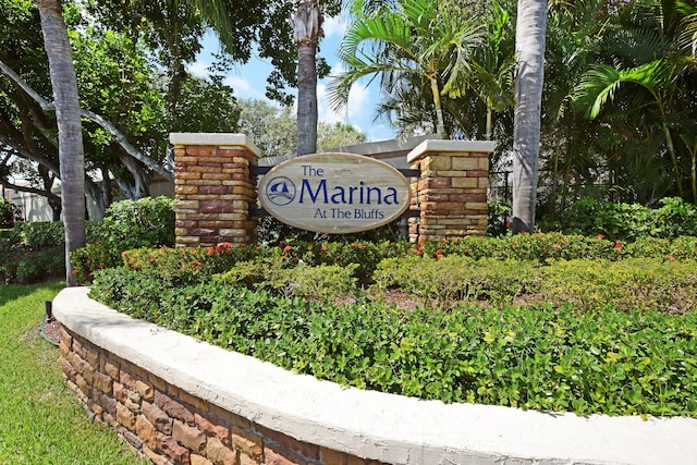 view of community / neighborhood sign