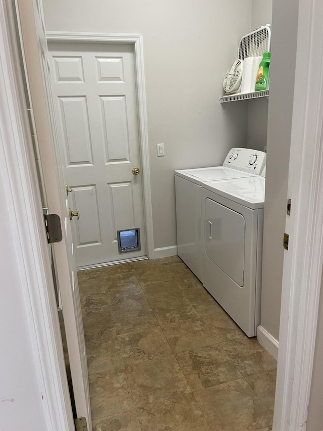 565 SW New Castle Cv, Port Saint Lucie, FL 34986 - laundry room featuring independent washer and dryer and baseboards