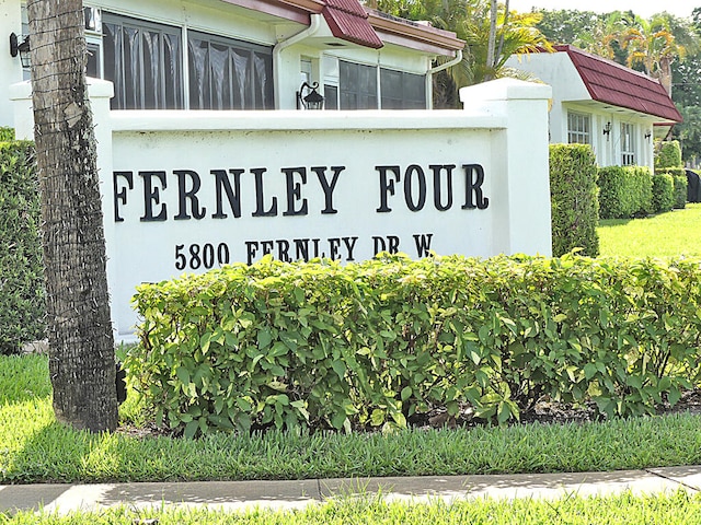 view of community / neighborhood sign