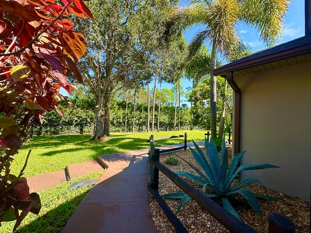 view of property's community featuring a yard