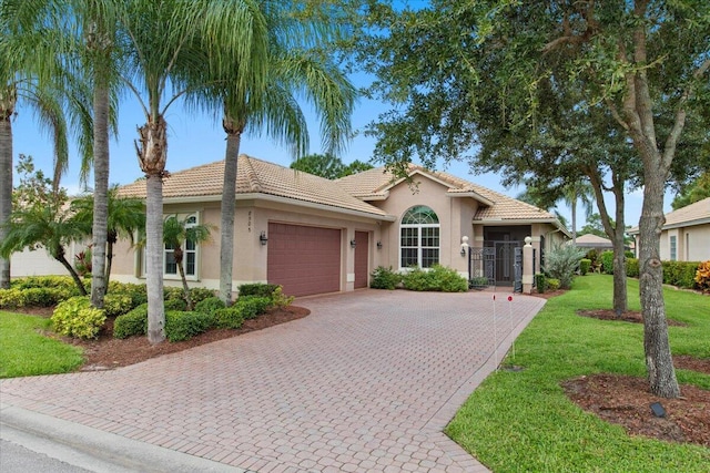 view of front of property featuring a front lawn and a garage