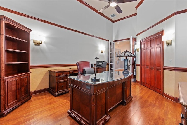 office featuring light wood-type flooring, crown molding, and ceiling fan