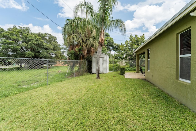 view of yard with a storage shed