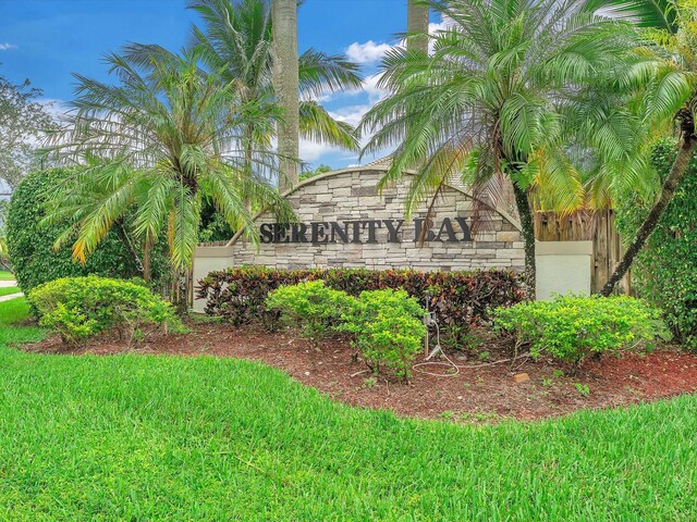 community sign featuring a lawn