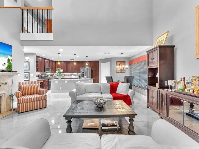 living room with sink and an inviting chandelier