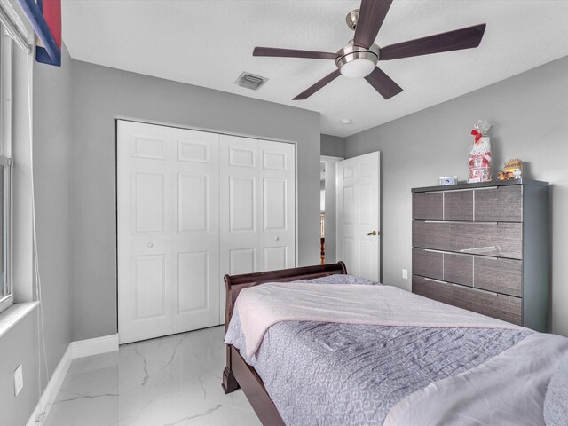 bedroom featuring ceiling fan and a closet