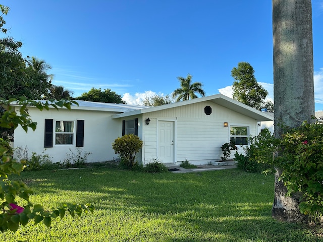 ranch-style home with a front yard