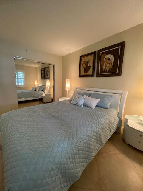 bedroom with a closet