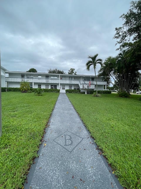 view of front of property with a front lawn