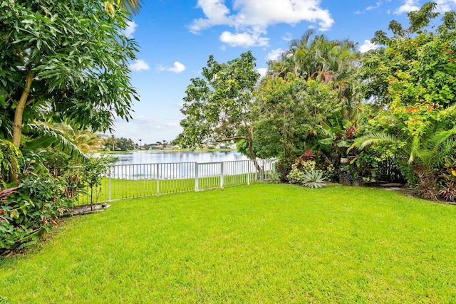 view of yard featuring a water view