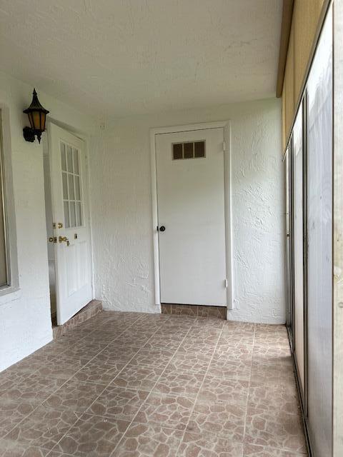 empty room featuring a textured ceiling