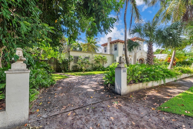 view of front of property