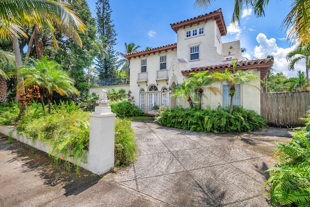 view of mediterranean / spanish-style home