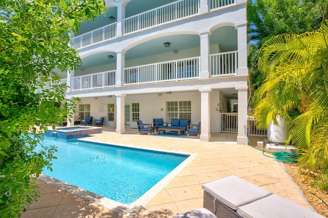 view of swimming pool featuring an outdoor hangout area, an in ground hot tub, and a patio area