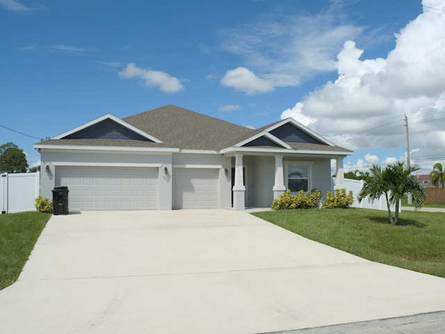 view of front facade featuring a front lawn and a garage