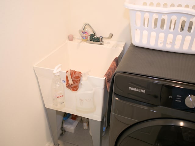 laundry room featuring washer / dryer