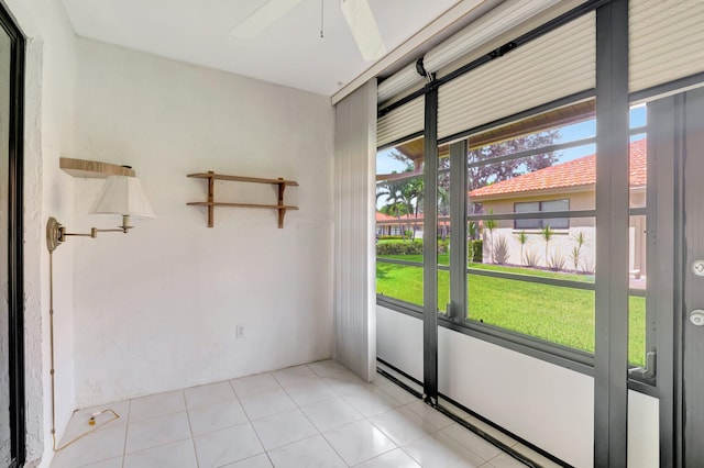 unfurnished room with light tile patterned floors and ceiling fan