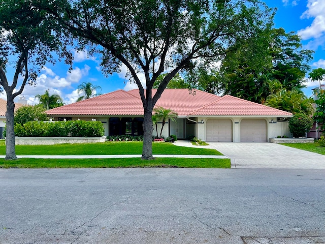 view of front of home featuring a front lawn and a garage