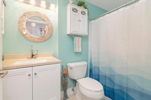 bathroom with a shower with curtain, vanity, and toilet