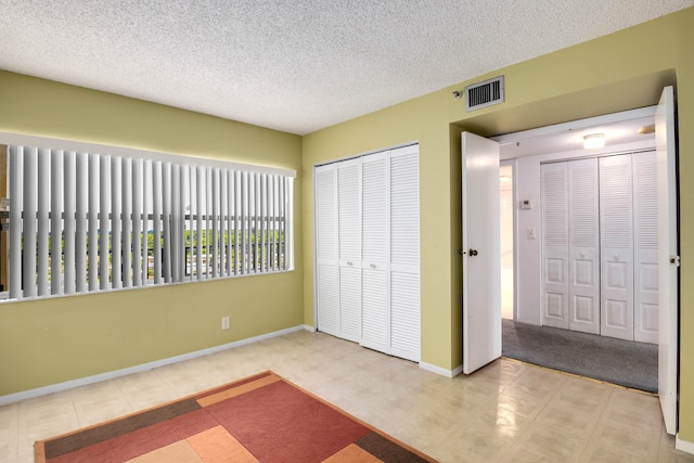 unfurnished bedroom featuring a textured ceiling