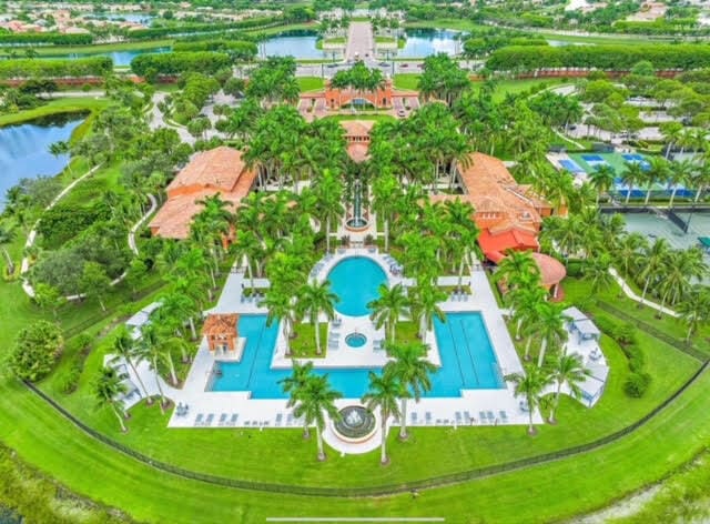 9772 Via Grandezza W, Wellington, FL 33411 - bird's eye view featuring a water view