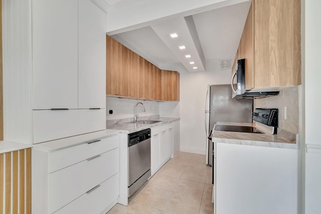 2006 Exeter A, Boca Raton, FL 33434 - kitchen with stainless steel appliances, a sink, light countertops, backsplash, and light tile patterned floors