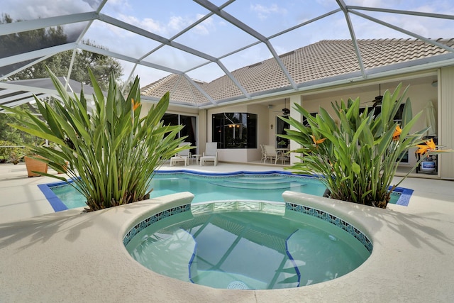 8100 Alister Pl, Port Saint Lucie, FL 34986 - view of pool featuring ceiling fan, a pool with connected hot tub, a patio area, and glass enclosure