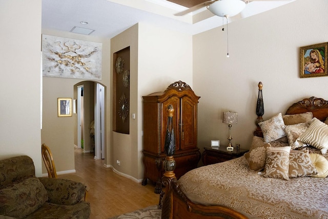 bedroom featuring ceiling fan