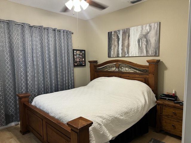 bedroom featuring ceiling fan