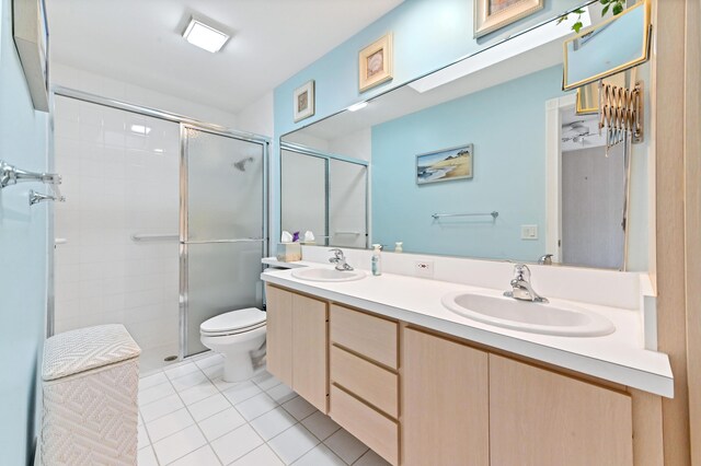 laundry area featuring cabinets and washing machine and clothes dryer