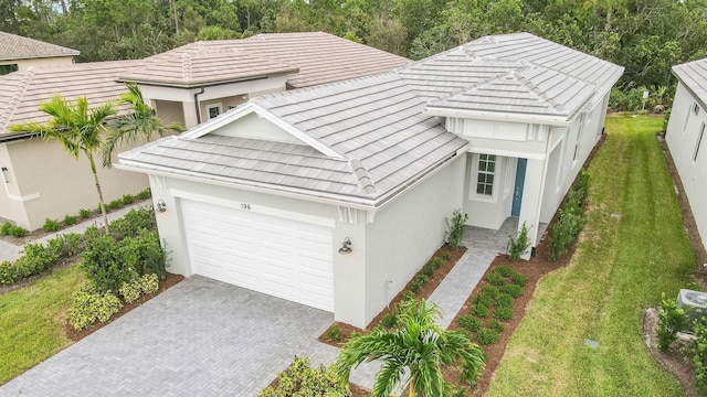 view of front of home featuring a front yard and a garage