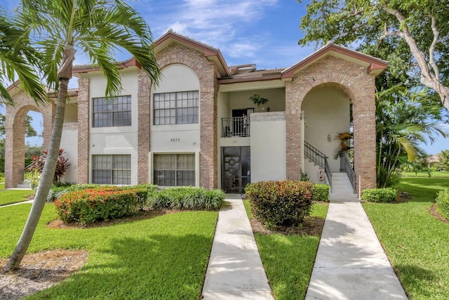 view of front of home with a front lawn