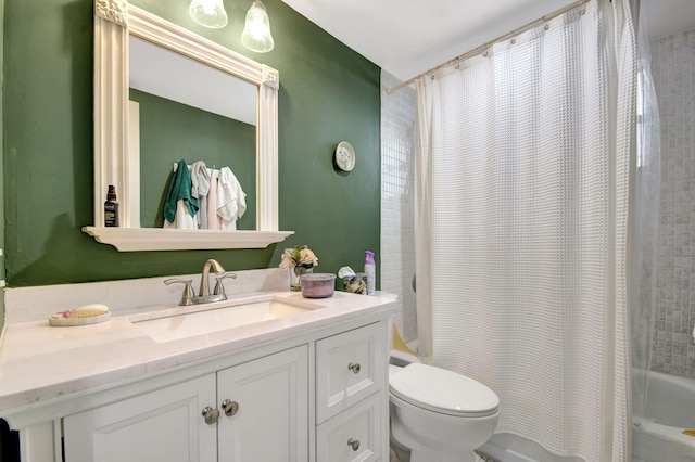 full bathroom featuring shower / bath combo with shower curtain, vanity, and toilet