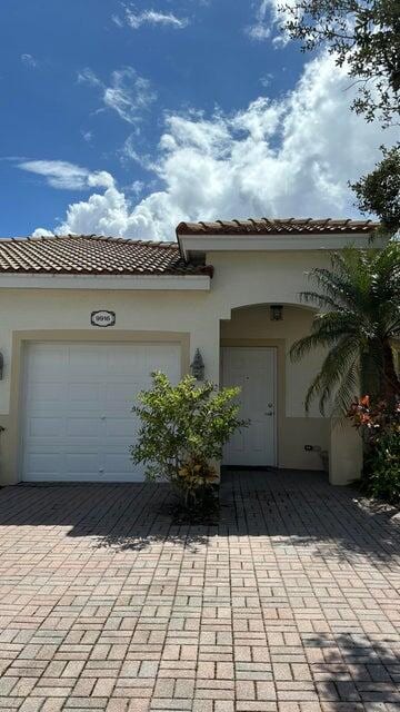 view of front of home with a garage