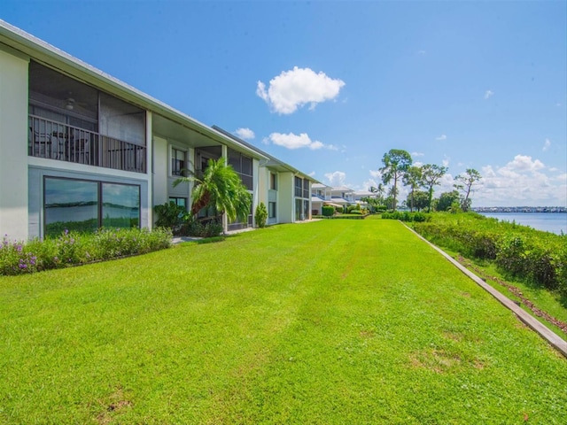 view of yard featuring a water view