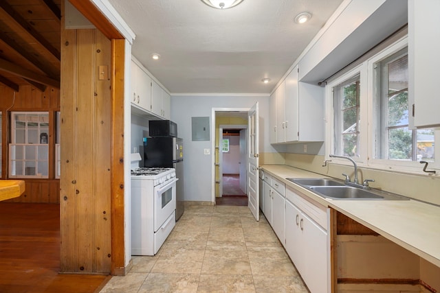 kitchen featuring crown molding, sink, gas range gas stove, light hardwood / wood-style floors, and white cabinetry