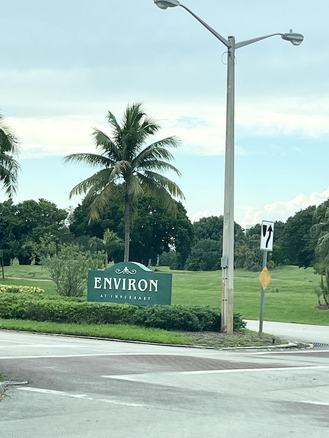 community sign featuring a yard