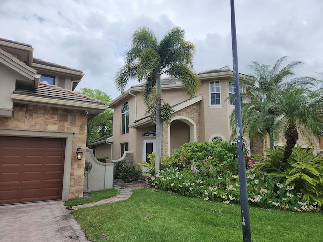 view of front facade with a front yard