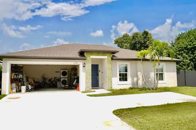 view of front facade featuring a front yard