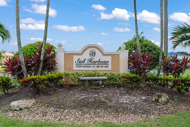 view of community / neighborhood sign